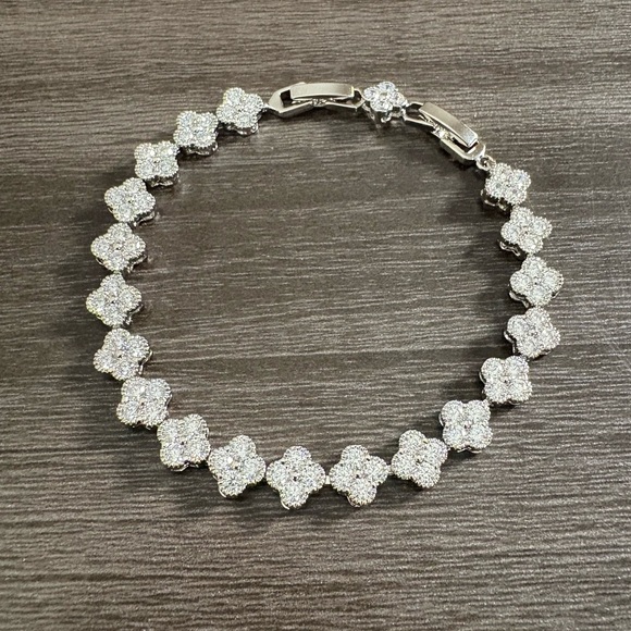Brilliant Clover Pave Silver Zircon Bracelet